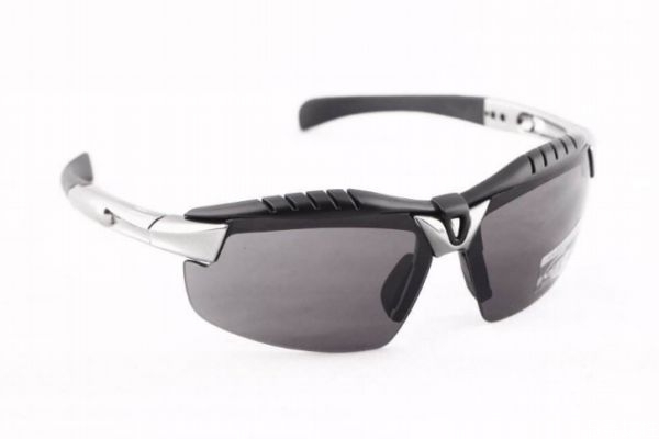 運動眼鏡度數(shù)如何配 運動眼鏡和普通眼鏡的區(qū)別 運動眼鏡度數(shù)如何配 運動眼鏡和普通眼鏡的區(qū)別