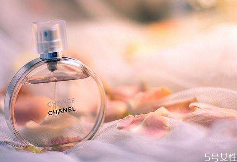 香水有保質(zhì)期嗎 噴了過期的香水會怎樣 香水有保質(zhì)期嗎 噴了過期的香水會怎樣