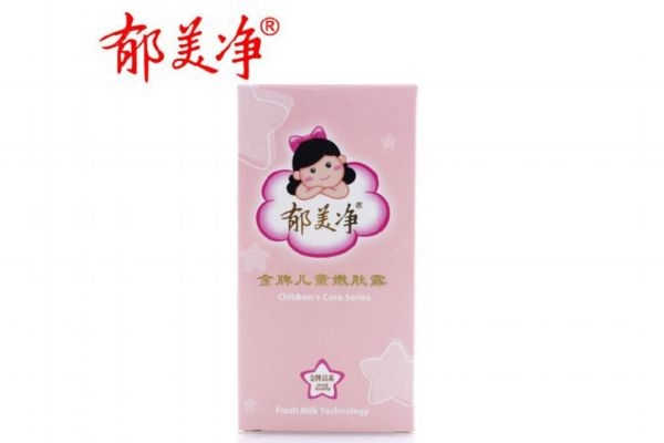 郁美凈會使皮膚變黑嗎 郁美凈兒童霜的作用 郁美凈會使皮膚變黑嗎 郁美凈兒童霜的作用