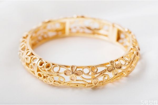 黃金上有劃痕怎么去除 黃金飾品出現(xiàn)劃痕怎么辦 黃金上有劃痕怎么去除 黃金飾品出現(xiàn)劃痕怎么辦