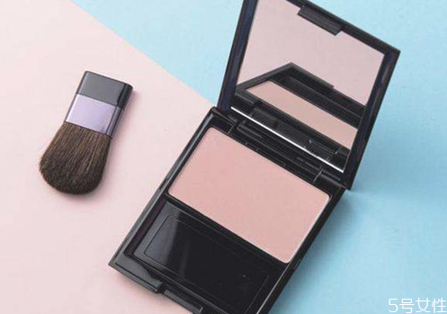 女生打高光和不打的區(qū)別 打高光與不打高光區(qū)別大嗎 女生打高光和不打的區(qū)別 打高光與不打高光區(qū)別大嗎