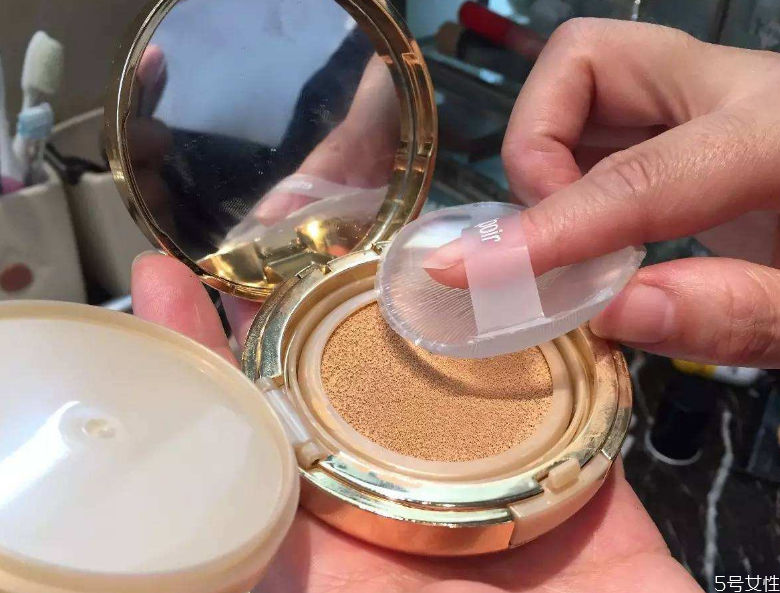 硅膠粉撲適合粉底液嗎 硅膠粉撲怎么上妝效果好 硅膠粉撲適合粉底液嗎 硅膠粉撲怎么上妝效果好