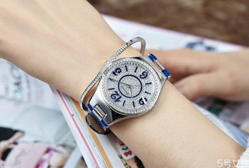 蒂瑋娜手表什么檔次 蒂瑋娜手表怎么保養(yǎng) 蒂瑋娜手表什么檔次 蒂瑋娜手表怎么保養(yǎng)