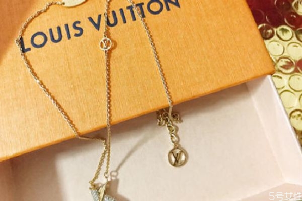lv項鏈?zhǔn)裁床馁|(zhì)做的 lv的項鏈為什么這么貴