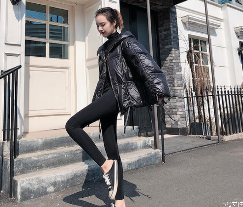 鯊魚(yú)皮褲是什么材質(zhì) 鯊魚(yú)皮褲適合什么人穿 鯊魚(yú)皮褲是什么材質(zhì) 鯊魚(yú)皮褲適合什么人穿