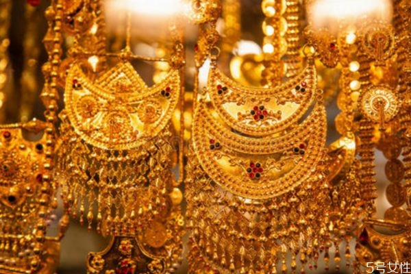 項(xiàng)鏈打結(jié)了怎么辦 項(xiàng)鏈打結(jié)了解開小妙招 項(xiàng)鏈打結(jié)了怎么辦 項(xiàng)鏈打結(jié)了解開小妙招