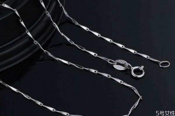 項(xiàng)鏈長(zhǎng)度多少合適 一般項(xiàng)鏈長(zhǎng)度是多少 項(xiàng)鏈長(zhǎng)度多少合適 一般項(xiàng)鏈長(zhǎng)度是多少