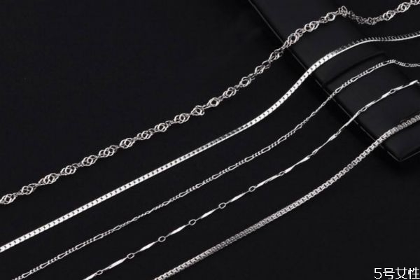 項(xiàng)鏈怎么放在項(xiàng)鏈盒里 項(xiàng)鏈怎么存放 項(xiàng)鏈怎么放在項(xiàng)鏈盒里 項(xiàng)鏈怎么存放