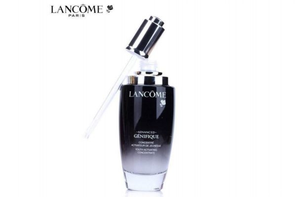 肌底液和精華液區(qū)別 用完肌底液還需要用精華液嗎	