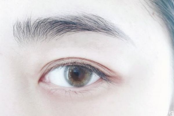 美瞳滑片了還可以帶嗎 美瞳滑片危害 美瞳滑片了還可以帶嗎 美瞳滑片危害