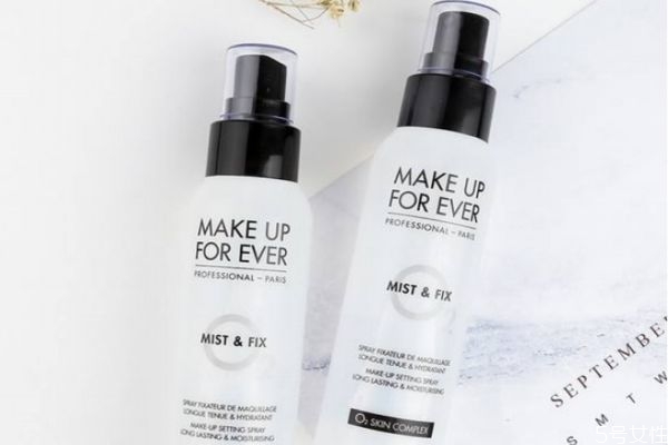 干性皮膚用什么定妝噴霧 適合干皮的定妝噴霧 干性皮膚用什么定妝噴霧 適合干皮的定妝噴霧