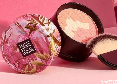 平價(jià)腮紅哪個(gè)牌子好用 日本平價(jià)腮紅推薦 平價(jià)腮紅哪個(gè)牌子好用 日本平價(jià)腮紅推薦