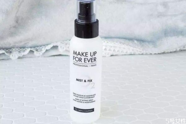定妝噴霧是什么成分 定妝噴霧哪個(gè)牌子好用 定妝噴霧是什么成分 定妝噴霧哪個(gè)牌子好用