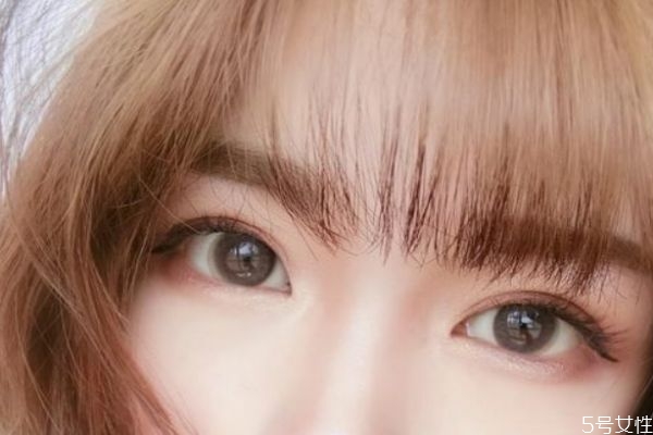 長期戴美瞳眼睛會(huì)怎樣 美瞳戴不進(jìn)去有什么好的辦法嗎 長期戴美瞳眼睛會(huì)怎樣 美瞳戴不進(jìn)去有什么好的辦法嗎