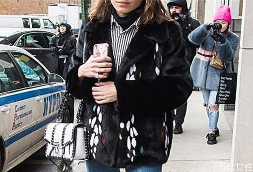 打底衫怎么疊穿好看 2020秋冬流行疊穿指南 打底衫怎么疊穿好看 2020秋冬流行疊穿指南