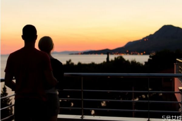 如何擊退老公曖昧對象 已婚男人保護(hù)情人的做法 如何擊退老公曖昧對象 已婚男人保護(hù)情人的做法