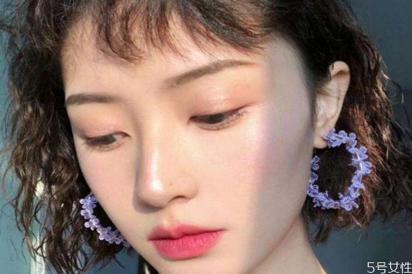 畫(huà)裸妝要哪些化妝品 裸妝怎么畫(huà)有哪些步驟 畫(huà)裸妝要哪些化妝品 裸妝怎么畫(huà)有哪些步驟