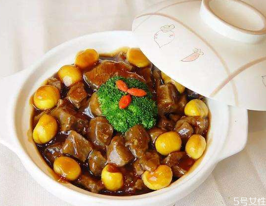 羊肉湯里能放板栗嗎 板栗羊肉湯怎么做 羊肉湯里能放板栗嗎 板栗羊肉湯怎么做