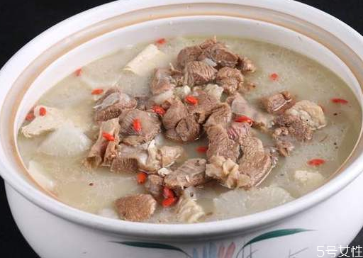 羊肉湯熱量高嗎 冬天喝羊肉湯長(zhǎng)胖嗎 羊肉湯熱量高嗎 冬天喝羊肉湯長(zhǎng)胖嗎