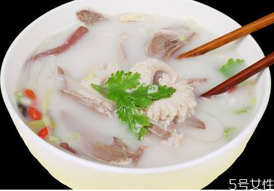 三伏天喝羊肉湯有什么好處 三伏天喝羊肉湯會(huì)上火嗎 三伏天喝羊肉湯有什么好處 三伏天喝羊肉湯會(huì)上火嗎