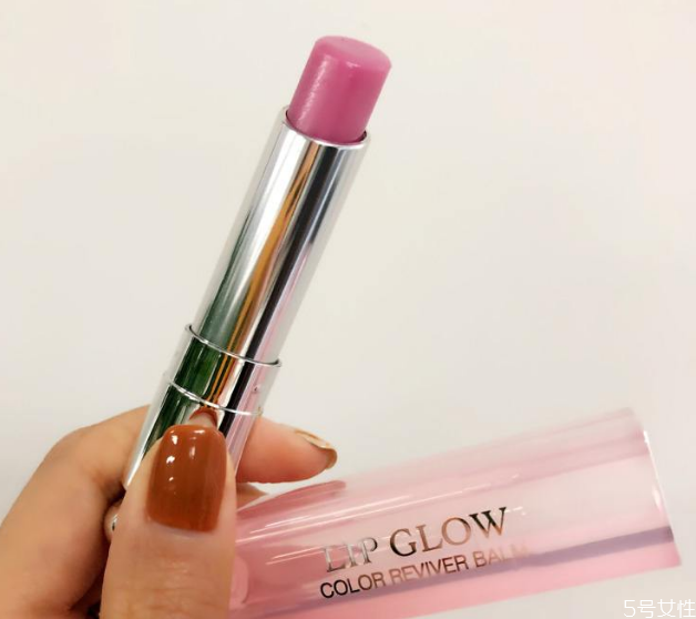 唇膏斷了怎么修復(fù) 唇膏斷了放冰箱可以接上嗎 唇膏斷了怎么修復(fù) 唇膏斷了放冰箱可以接上嗎