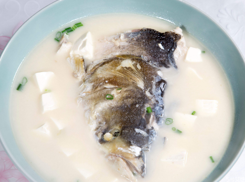 魚頭豆腐湯會發(fā)胖嗎 減肥可以吃魚頭燉豆腐嗎 魚頭豆腐湯會發(fā)胖嗎 減肥可以吃魚頭燉豆腐嗎