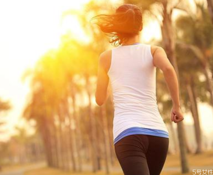 運(yùn)動(dòng)減肥可以吃零食嗎 運(yùn)動(dòng)減肥兩個(gè)月能瘦多少斤 運(yùn)動(dòng)減肥可以吃零食嗎 運(yùn)動(dòng)減肥兩個(gè)月能瘦多少斤