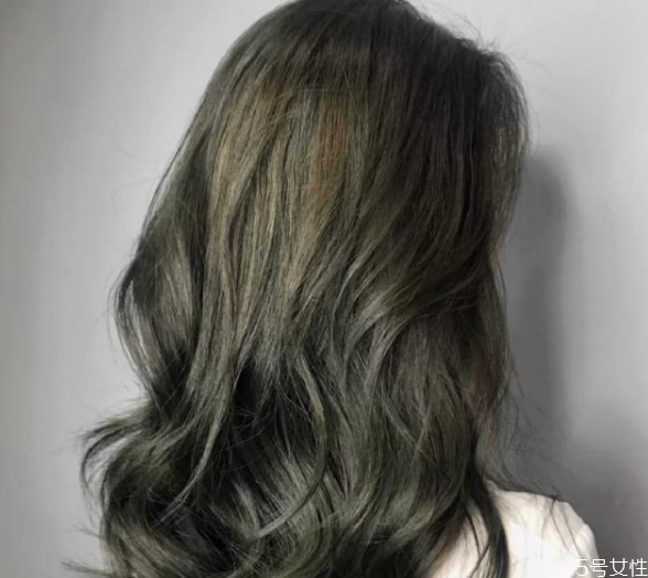 不漂頭發(fā)能染什么顏色 褪色后依然好看的顏色 不漂頭發(fā)能染什么顏色 褪色后依然好看的顏色