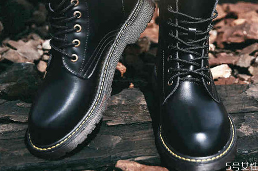 靴子掉皮了怎么補救 如何防止靴子掉皮 靴子掉皮了怎么補救 如何防止靴子掉皮