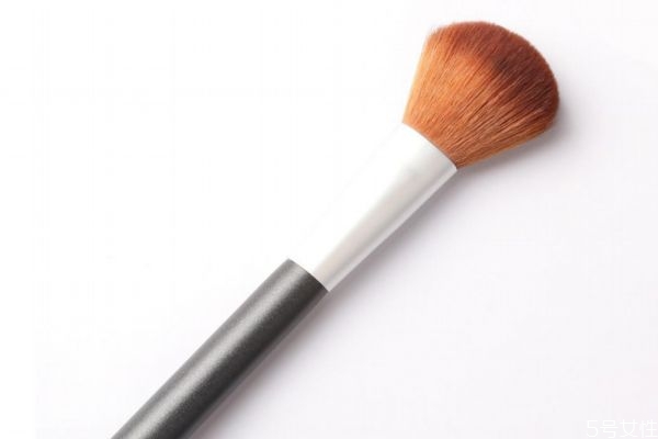 化妝刷不洗會(huì)導(dǎo)致粉刺嗎 沒有洗刷液怎么洗化妝刷 化妝刷不洗會(huì)導(dǎo)致粉刺嗎 沒有洗刷液怎么洗化妝刷