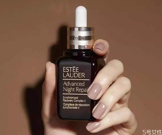 雅詩蘭黛小棕瓶6代和7代哪個好 雅詩蘭黛小棕瓶有幾個版本 雅詩蘭黛小棕瓶6代和7代哪個好 雅詩蘭黛小棕瓶有幾個版本