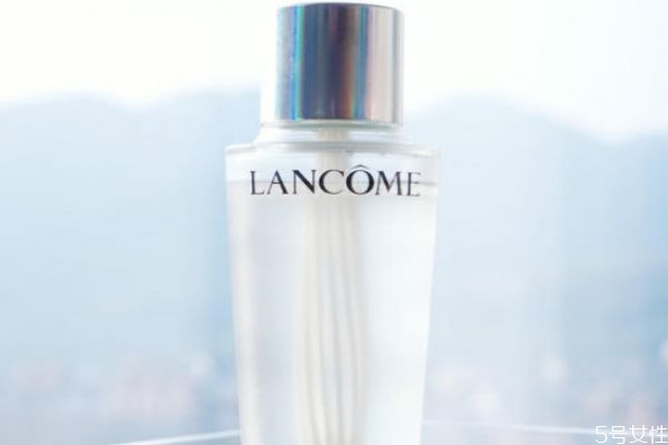 蘭蔻極光水可以當(dāng)爽膚水嗎 蘭蔻極光水能每天用嗎 蘭蔻極光水可以當(dāng)爽膚水嗎 蘭蔻極光水能每天用嗎