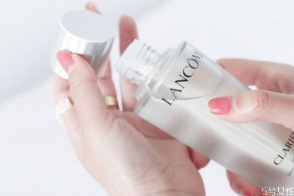 蘭蔻極光水和海藍之謎精粹水哪個好 神仙水和極光水比較 蘭蔻極光水和海藍之謎精粹水哪個好 神仙水和極光水比較