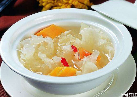 銀耳脆脆的是沒煮熟嗎 銀耳燉久了還有營(yíng)養(yǎng)嗎