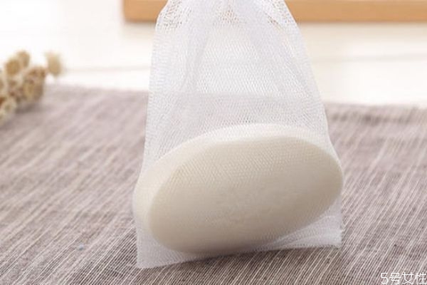 起泡網(wǎng)怎么裝香皂進(jìn)去 用完起泡網(wǎng)肥皂要取出來嗎