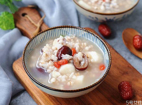 薏米煮粥前需要泡發(fā)嗎 薏米可以泡一晚上嗎 薏米煮粥前需要泡發(fā)嗎 薏米可以泡一晚上嗎