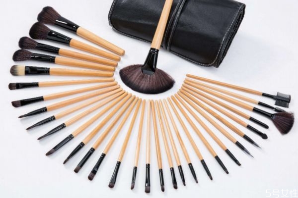 化妝刷第一次怎么清洗 化妝刷清洗要點(diǎn) 化妝刷第一次怎么清洗 化妝刷清洗要點(diǎn)