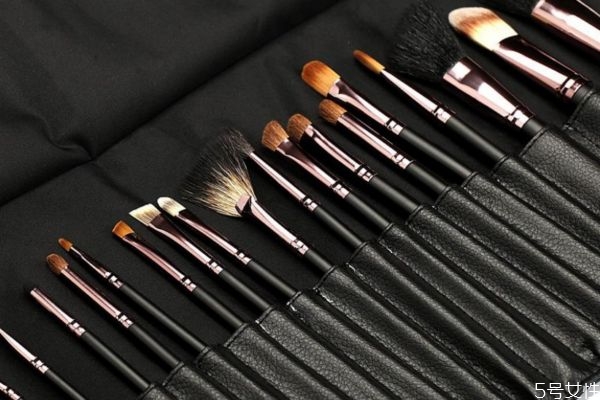 化妝刷毛毛炸開了怎么解決 新化妝刷怎么去氣味 化妝刷毛毛炸開了怎么解決 新化妝刷怎么去氣味