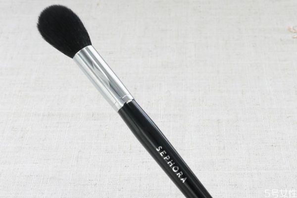高光和修容能用一個(gè)刷子嗎 高光刷和修容刷的區(qū)別