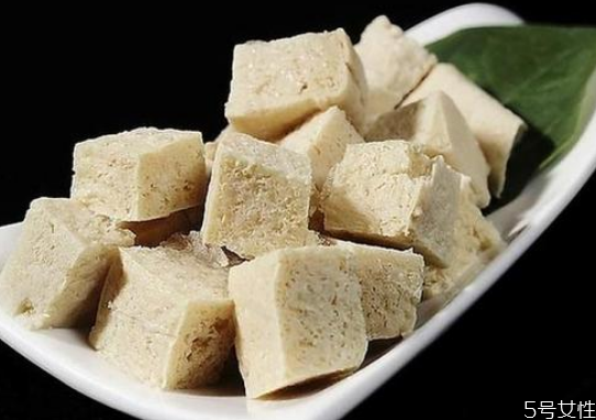 凍豆腐怎么炒最好吃 凍豆腐的功效與作用 凍豆腐怎么炒最好吃 凍豆腐的功效與作用