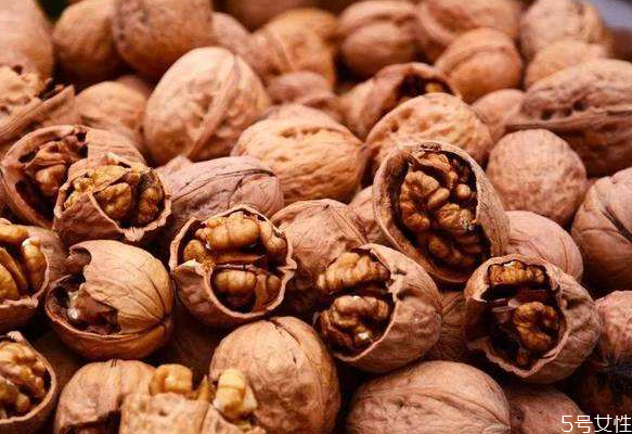 核桃有白毛但是仁沒壞能吃嗎 核桃有保質(zhì)期嗎 核桃有白毛但是仁沒壞能吃嗎 核桃有保質(zhì)期嗎