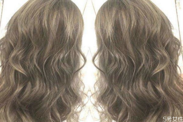 燙過(guò)的頭發(fā)下次怎么剪 燙發(fā)后長(zhǎng)長(zhǎng)了怎么剪 燙過(guò)的頭發(fā)下次怎么剪 燙發(fā)后長(zhǎng)長(zhǎng)了怎么剪