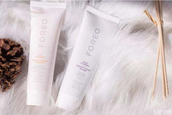 為什么有的護膚品用了搓泥 臉上搓泥是不是護膚品用多了 為什么有的護膚品用了搓泥 臉上搓泥是不是護膚品用多了