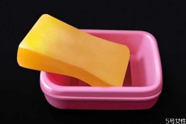 透明皂和普通香皂有什么區(qū)別 白肥皂和黃肥皂區(qū)別 透明皂和普通香皂有什么區(qū)別 白肥皂和黃肥皂區(qū)別