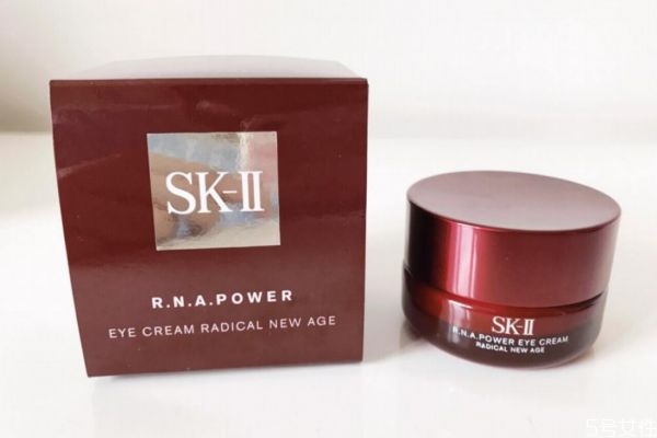 有脂肪?？刹豢梢酝垦鬯?先用精華還是先用眼霜