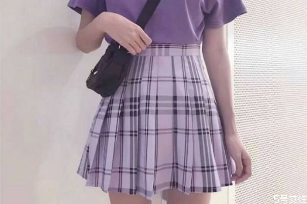 百褶裙配什么鞋子 百褶裙和jk的區(qū)別 百褶裙配什么鞋子 百褶裙和jk的區(qū)別