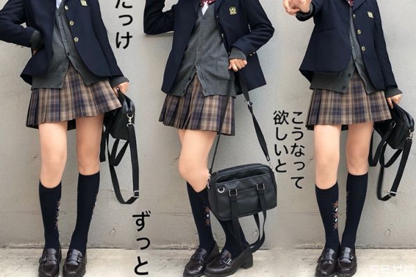 冬天百褶裙配什么外套 矮個子怎么穿搭百褶裙 冬天百褶裙配什么外套 矮個子怎么穿搭百褶裙