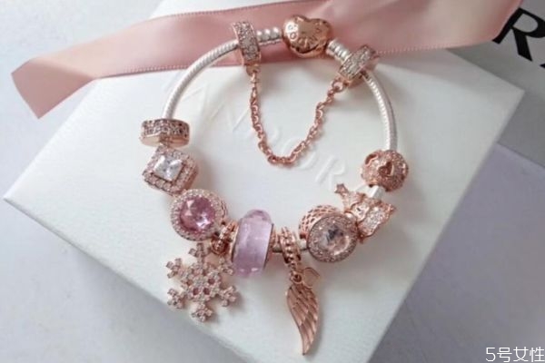 潘多拉哪個(gè)顏色最火 潘多拉手鏈哪個(gè)款式最經(jīng)典 潘多拉哪個(gè)顏色最火 潘多拉手鏈哪個(gè)款式最經(jīng)典