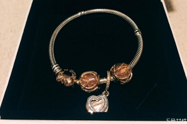 潘多拉哪個(gè)顏色最火 潘多拉手鏈哪個(gè)款式最經(jīng)典 潘多拉哪個(gè)顏色最火 潘多拉手鏈哪個(gè)款式最經(jīng)典