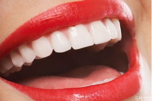 怎么刷牙讓牙齒變白 牙齒變白的小妙招 怎么刷牙讓牙齒變白 牙齒變白的小妙招